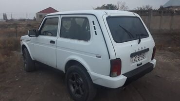 maşın sürməyi öyrənmək: VAZ (LADA) 4x4 Niva: 0.1 l | 2011 il | 200000 km Kupe