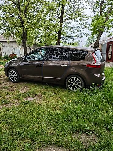 traktor t 30: Renault Grand Scenic: 1.5 l | 2010 il 275000 km Van/Minivan — 2