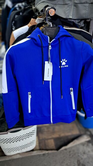 келме ветровка: Синее двойка на молнии KELME с капюшоном, белыми вставками на рукавах
