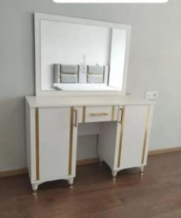 Ağ rəngli güzgülü makiyaj/komod masası - Dizayn: Minimalist və zərif lalafo.az -da Ağ rəngli güzgülü makiyaj/komod masası - Dizayn: Minimalist və zərif