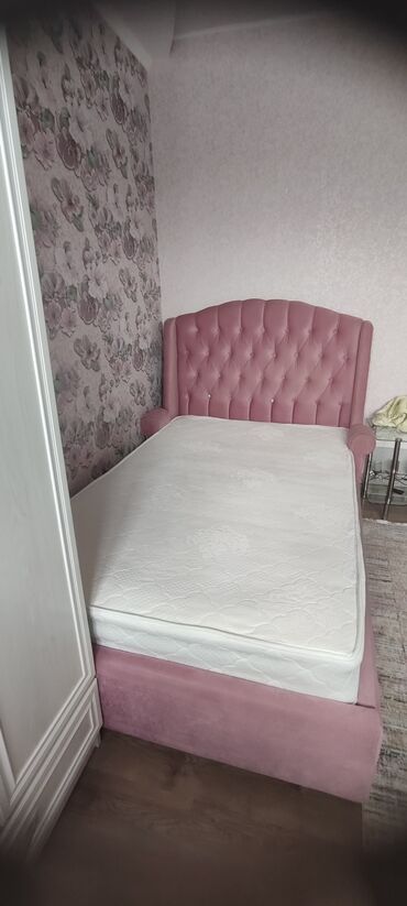 Полутораспальные кровати: Продаю кровать 120*200