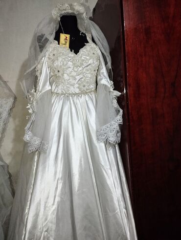 платье белая: Прадою. свадебные платья
 самопошив. новые
