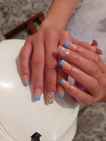 nails: Peşəkar dırnaq xidməti – Yay endirimləri! Xidmətlər və qiymətlər: - — 4