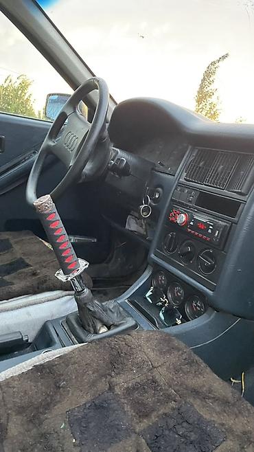 купить скричеры: Audi 80: 1990 г., Механика, Седан — 1