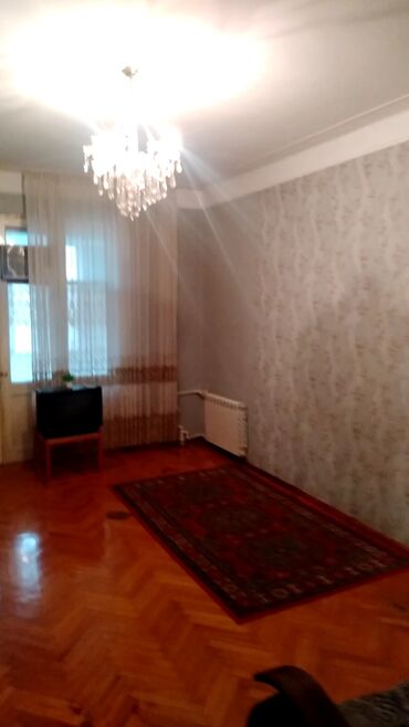 Uzunmüddətli kirayə mənzillər: Uzun müddətli kirayə verilir 2 otaqlı mənzil – geniş zal, yataq otağı — 1