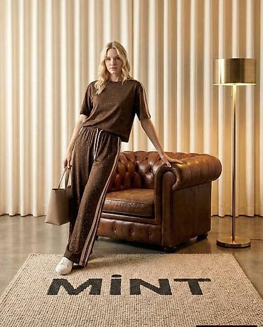 Kompleti: S, m, l, xl
5900
Prva kopija originala — 6