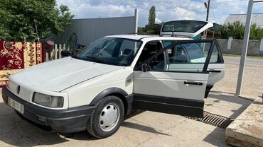автомобиль volkswagen touareg: Volkswagen Passat: 1990 г., 1.8 л, Механика, Бензин, Универсал