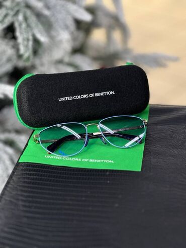 стильные очки: Оригинальные солнцезащитные очки бренда UNITED COLOURS OF BENETTON