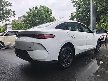 сктер: BYD E9: 2026 г., 1.5 л, Автомат, Электромобиль, Седан — 3