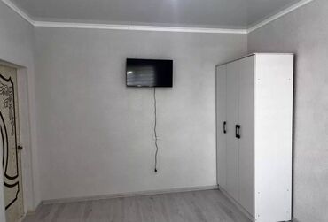 снять квартиру в октябрьском районе: 1 бөлмө, Кыймылсыз мүлк агенттиги, Толугу менен эмереги бар