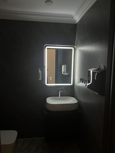 Restoran, kafelər: İcarəyə obyekt – şəhər mərkəzində, tarixi binaların sırasındakı küçədə — 19