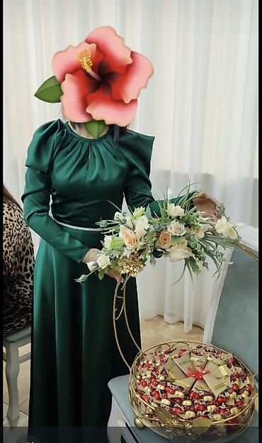 sadə don: Zərif yaşıl rəngli ziyafət/libas - Model: Uzun, axıcı ətəkli, qapalı — 1