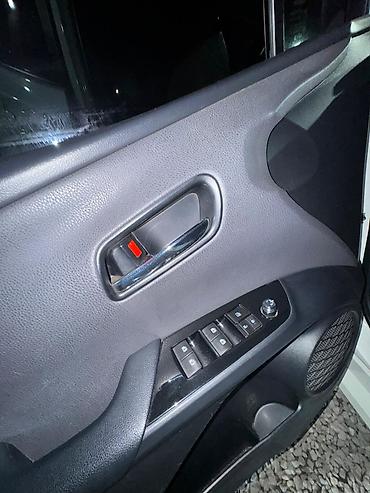 Toyota: Toyota Prius: 2016 г., 1.8 л, Робот, Гибрид, Хэтчбэк — 10