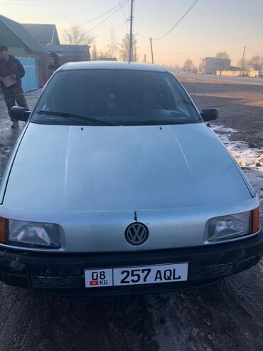 Volkswagen: Volkswagen Passat: 1990 г., 2 л, Механика, Бензин, Седан