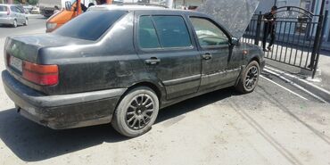 фиат авто: Volkswagen Vento: 1994 г., 1.6 л, Механика, Бензин