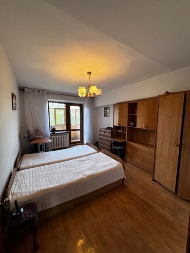 срочно продается квартира: 3 комнаты, 74 м², Индивидуалка, 4 этаж
