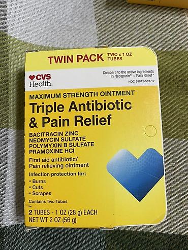 steril: *Neosporin* — antibakterial təsirli məlhəmdir. Tərkibində üç növ — 3