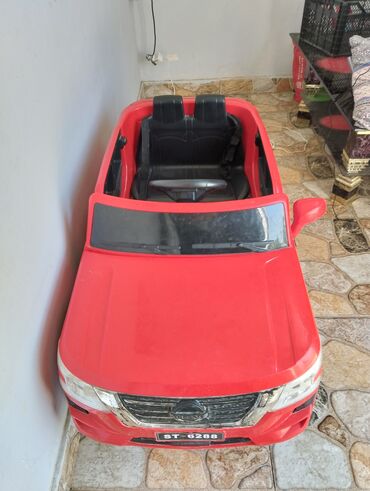 Uşaq üçün elektrik maşınları: Adapter alınmalıdır yüngül usta işi var