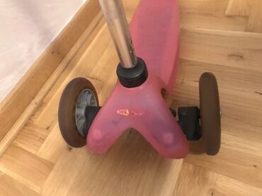 Trotineti, skejtbordovi i hoverbordovi: Micro trotinet Sa torbicom U super stanju na Zvezdari moguce — 11