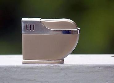 Upaljači i prateća oprema: Volkswagen Official VW lighter Vintage KENT AS, Karo upaljač. Cena za — 10