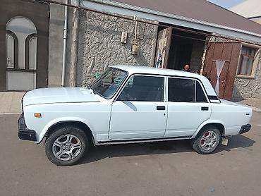 vaz muherrik: VAZ 2107, ağ rəng, sedan kuzov. Xüsusiyyətlər:karopka5skors - — 1