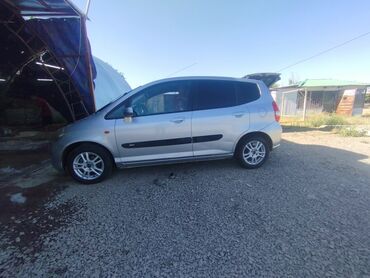 сколько стоит мотоциклы: Автомобиль Honda Jazz 2002 года выпуска, представленный в серебристом