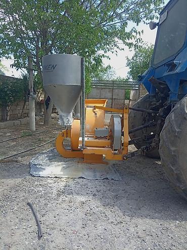 Traktora qoşulan yem üyüdən aqreqatdir təzəlikdən özümdə olub təcilli lalafo.az -da — 1 Traktora qoşulan yem üyüdən aqreqatdir təzəlikdən özümdə olub təcilli — 1