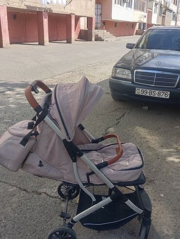 японские детские вещи: 2-i 1-də araba, İşlənmiş, Cins: Qız, Yaş: 12-18 ay, Ünvandan götürmə