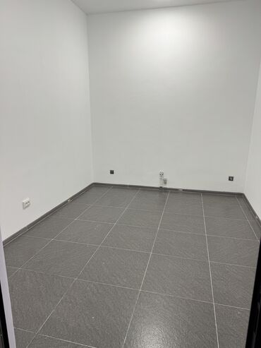 сдаю места в аренду: Сдаю Офис, 12 м², В бизнес центре, 1 линия