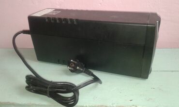 Fasiləsiz enerji təchizatı (UPS): İşlənmiş UPS, 501 - 1000 Vt, Rozetkaların sayı - 1 — 8