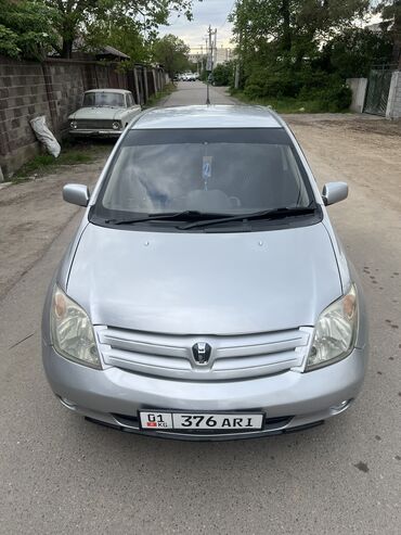 Toyota: Toyota ist: 2003 г., 1.3 л, Автомат, Бензин, Седан