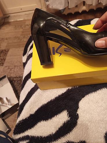 Туфли: Продаю туфельки на каблуках на праздники, надетые только по одному — 9