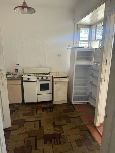 продаю дом город каракол: 90 м², 4 комнаты, Теплый пол, Бронированные двери, Забор, огорожен