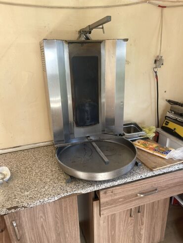 inqibator aparatı: Paslanmayan poladdan hazırlanmış şaurma aparatı. Döner aparatının