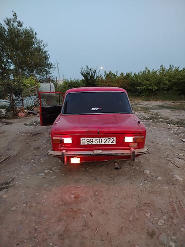 ВАЗ (ЛАДА): VAZ 2101, qırmızı rəng, sedan kuzov, 4 qapı. Xüsusiyyətlər: - Arxa — 3