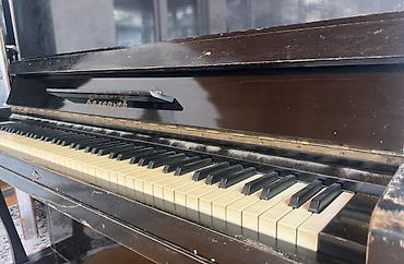 gitara simləri: Upright pianino – “Belarus” (sovet istehsalı) Xüsusiyyətlər: - — 1