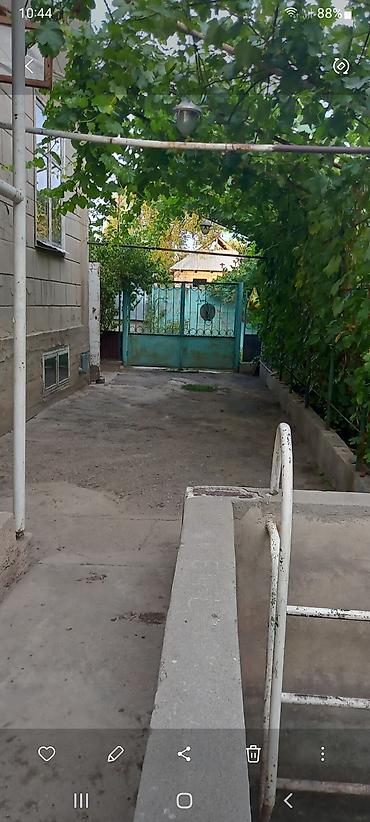Продажа дачи: Продаётся дом дача.Трёх уровней.Первый этаж это цокольный.Там — 4