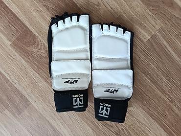 bil: MMA/Taekvondo üçün barmaqları açıq qoruyucu ayaqliq Mooto firmasıdır — 1