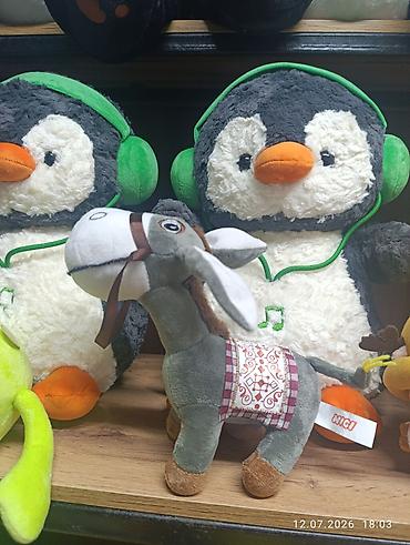 разноцветные наволочки: Мягкие игрушки и декоративные подушки - Плюшевые персонажи и — 3