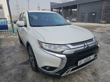 машина 7 мест: Mitsubishi Outlander: 2019 г., 2.4 л, Вариатор, Бензин, Внедорожник