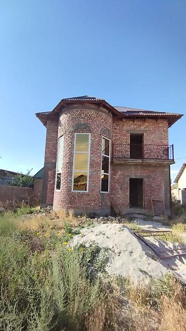 квартира в ипотеку: Двухэтажный кирпичный дом с выразительной архитектурой. Фасад выполнен — 1