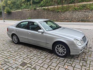 auto kamera 3 u 1: Mercedes-Benz E 220 CDI, limuzina, srebrna metalik. Ključne — 3