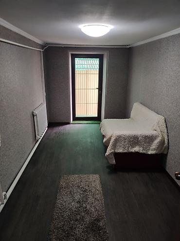 Долгосрочная аренда домов: Сдаю 2 к. квартиру. Сдается полдома . Удобства как в двухкомнатной — 7