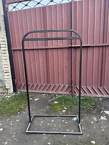 Кронштейны, стойки: Кронштейн для одежды металлический at lalafo.kg — 1 Кронштейны, стойки: Кронштейн для одежды металлический — 1