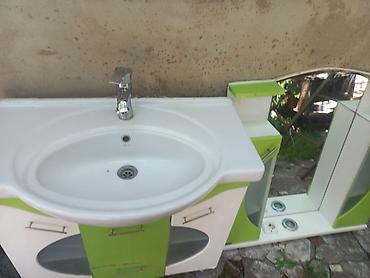 hamam ucun rəf: Hamam dəsti – lavabo şkafı, güzgülü üst dolab, duş kabinası və unitaz — 1