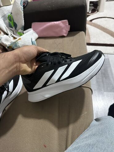 Krasofkalar və idman ayaqqabıları: Saytda 70 dollardan 39 dollara dushub endirimdedir hal hazirda — 5