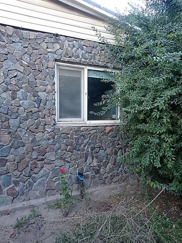 с отдельным входом: Сдаю Дом 🏡 с отдельным входом. Внутри — несколько жилых комнат и — 1