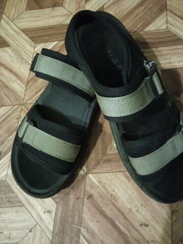 черная обувь: Продаю подростковые сандалиразмер 36 в очень хорошем