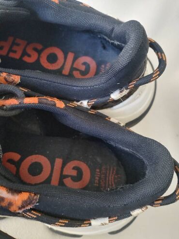 Women's Sneakers and athletic shoes: 38 — 14