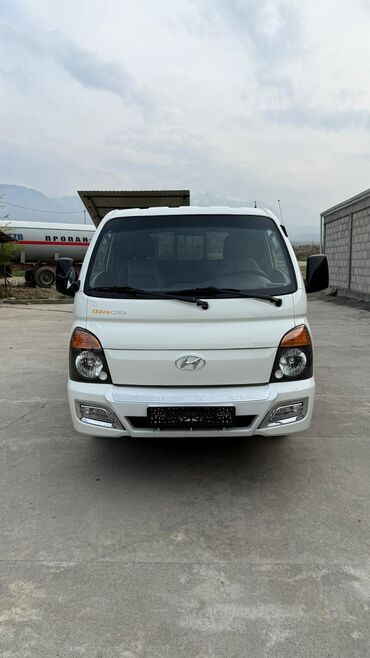 Легкий грузовой транспорт: Легкий грузовик, Hyundai, Б/у